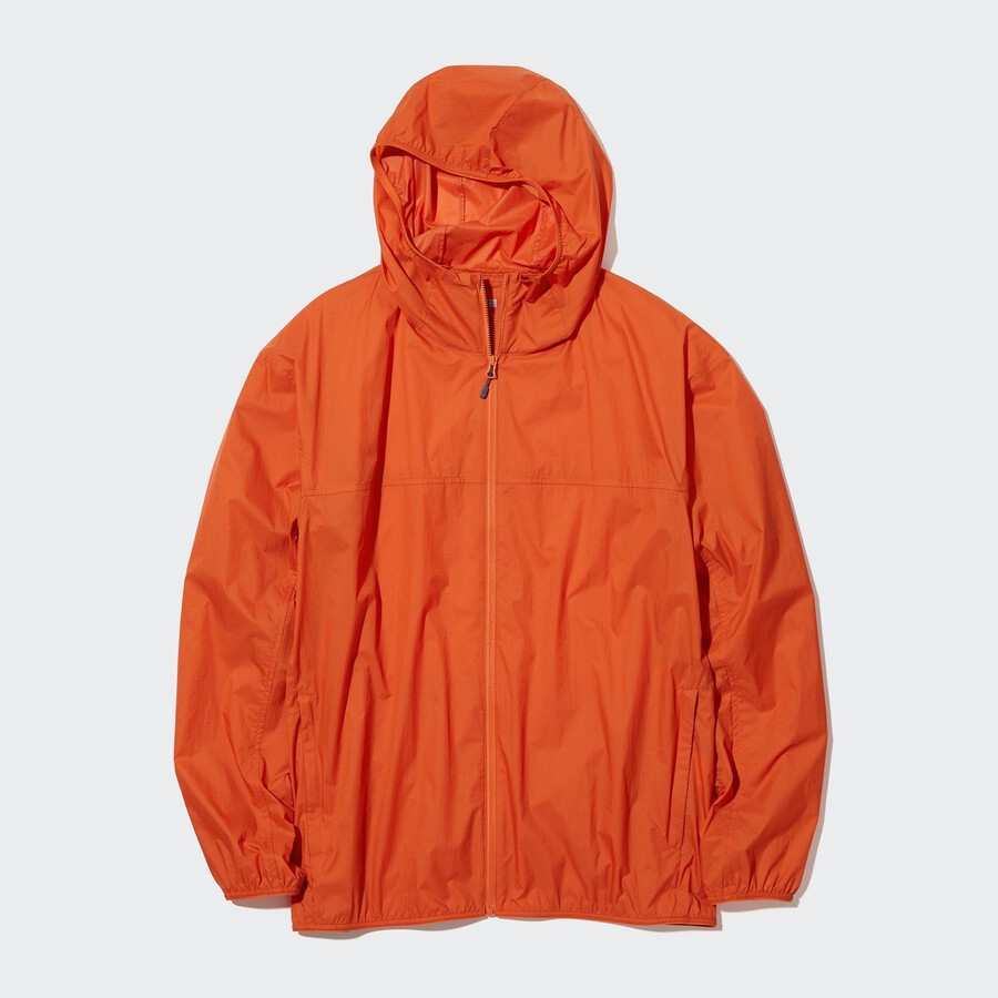 chaquetas uniqlo naranjas con protección uv y corte 3d para hombre.