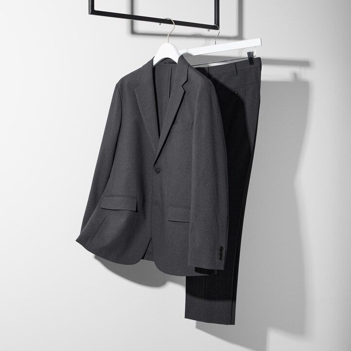 trajes de lana ultraligeros uniqlo airsense para hombre en gris oscuro