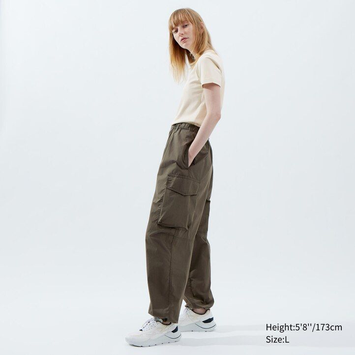 pantalones parachutergo de corte ancho uniqlo para hombre en color oliva