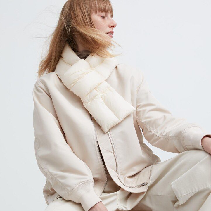 bufanda acolchada con forro heattech de uniqlo para mujer color oliva