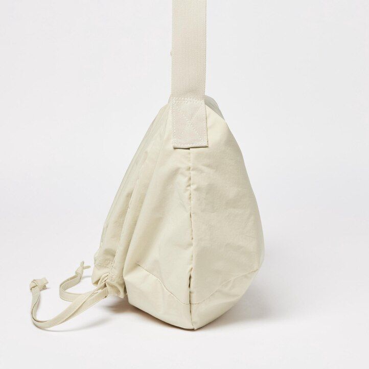 bolso con cordón uniqlo para mujer color negro