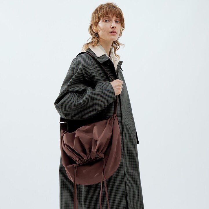 bolso con cordón uniqlo para mujer color negro