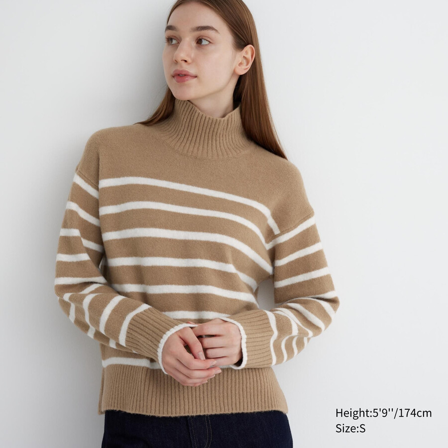 suéter de cuello alto a rayas de hilo souffle de uniqlo para mujer en beige