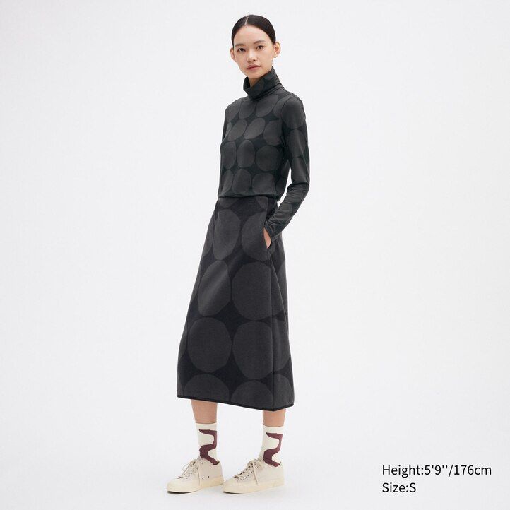 camiseta térmica uniqlo heattech con estampado de puntos y mangas para mujer color gris oscuro