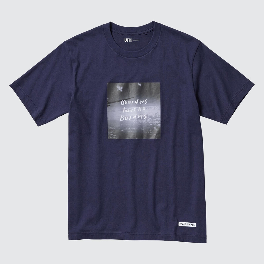 camisetas para mujer de ayumu hirano con estampado peace for all de uniqlo en azul marino