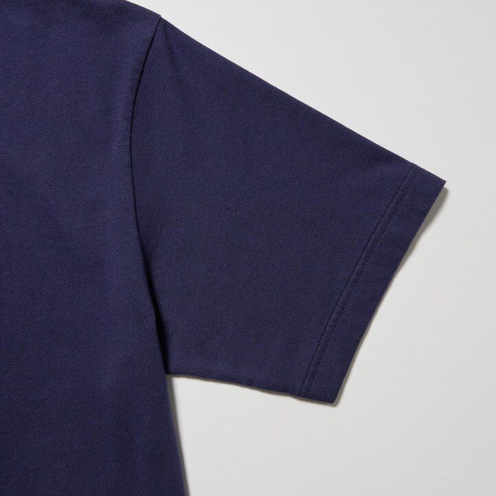 camisetas para mujer de ayumu hirano con estampado peace for all de uniqlo en azul marino