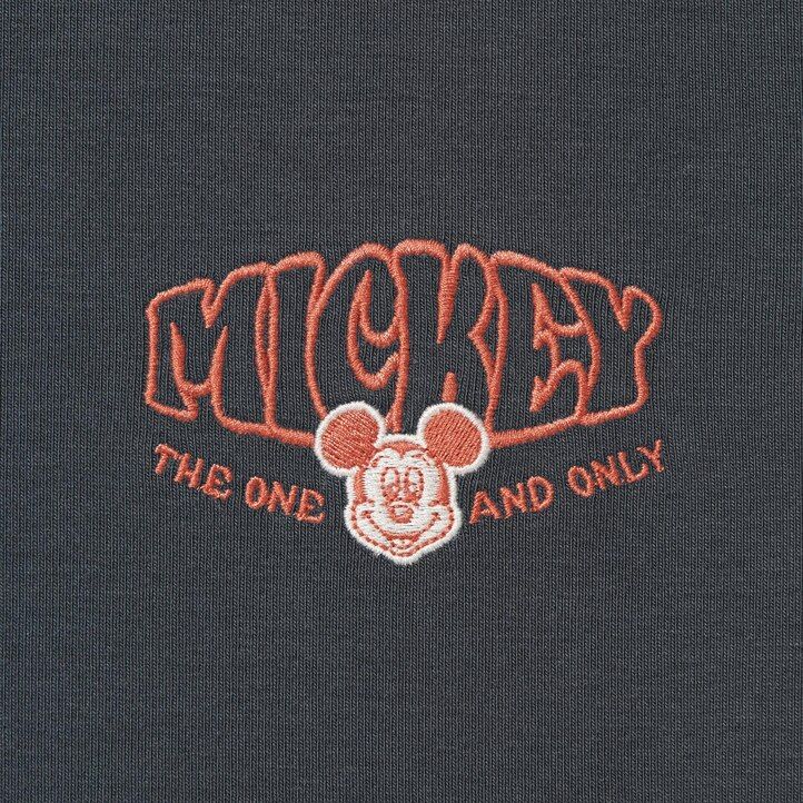 camisetas gráficas uniqlo disney collection mini ut para mujer gris oscuro